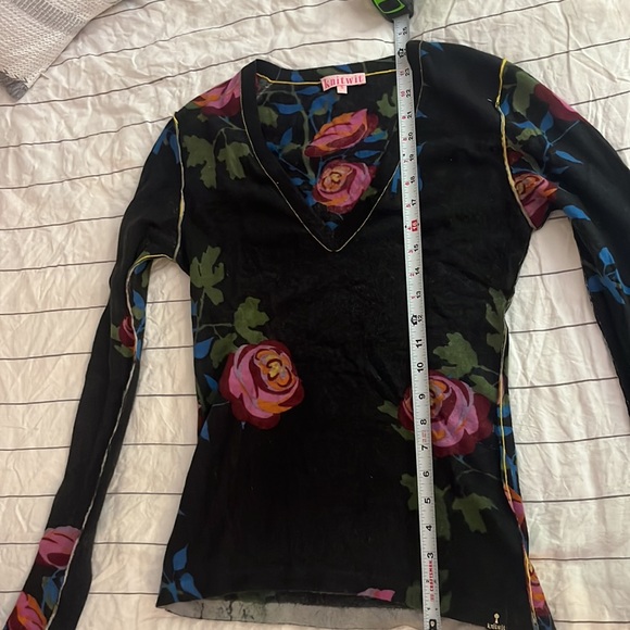 Knitwit 100% Cashmere Rose Blossom V-Neck sweater - Picture 6 of 8